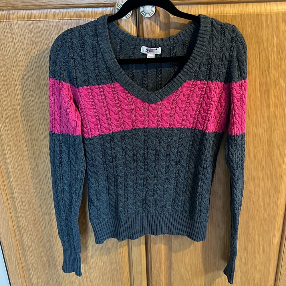 Arizona jeans sweater JUNIOR SIZE LARGE